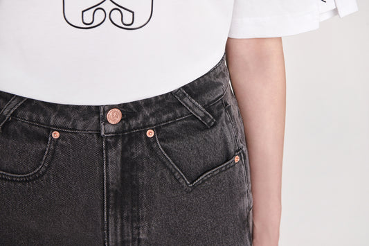 Magically Reappears Denim Jeans